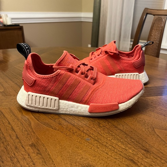 Adidas Women’s NMD R1 Trace Scarlet - Picture 1 of 7